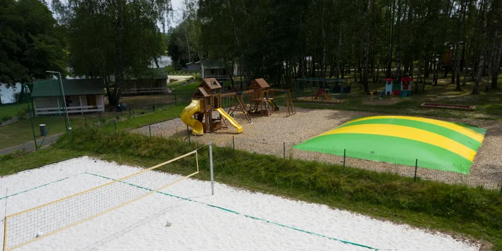 Na děti čeká krásné venkovní hřiště s rozměrem 1000 m².
