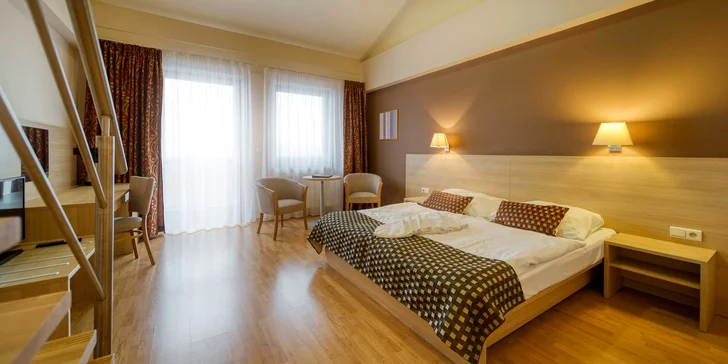 Ubytovaní budete v komfortnej a plne zariadenej dvojlôžkovej izbe Štandard s balkónom