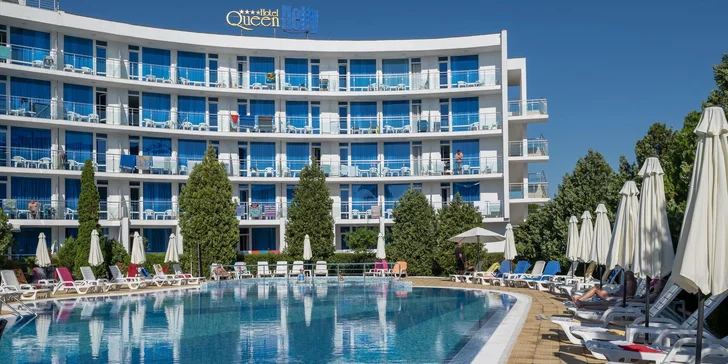 Hotel vás nadchne svou přátelskou atmosférou a bazénem s terasou pro dokonalý relax.