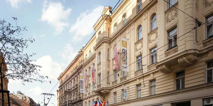 Od hotelu k Václavskému náměstí to budete mít jen 10 minut pěšky.