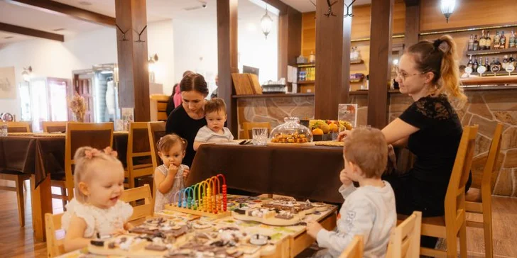 V restauraci mají děti samostatný koutek, v nabídce je také dětské menu.