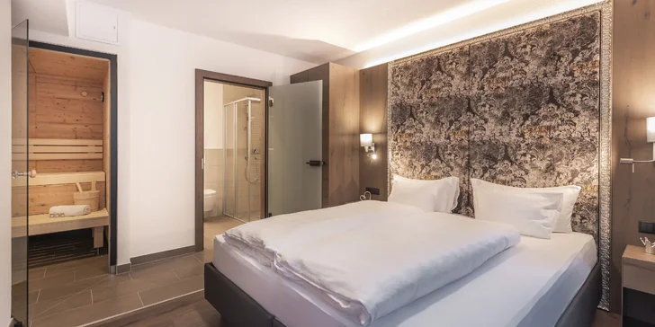 V apartmáne sú 2 spálne a obývacia izba s kuchyňou.