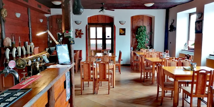 V téhle tradiční české restauraci si zakládají na poctivé kuchyni, skvělém servisu a velkých porcích. 