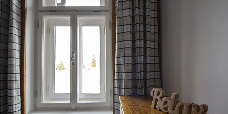 Apartmán si vás získa tichou lokalitou a čarokrásnym výhľadom na Slavkovský, Gerlachovský či Lomnický štít.