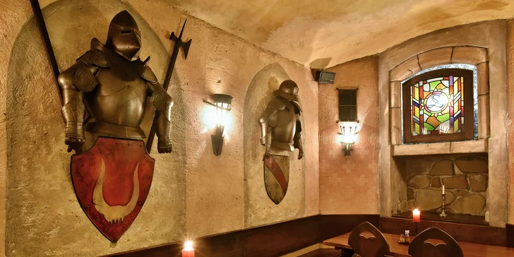 Restaurace se hodí pro romantickou schůzku dvou labužníků i pro chlapský pokec. 