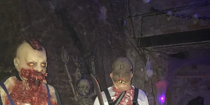 Ve tmě se postavíte velmi realistickým zombie.