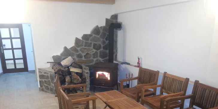 Rezervaci nepotřebujete, kódem voucheru se prokážete na místě.
