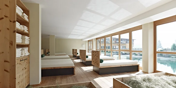 Pre tých, ktorí hľadajú aktívny relax, je k dispozícii aj moderné fitness štúdio a priestor na jogu a meditáciu.