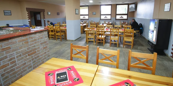 V příjemné restauraci si můžete zamluvit i salónek, a užít si tak soukromý večer s přáteli.