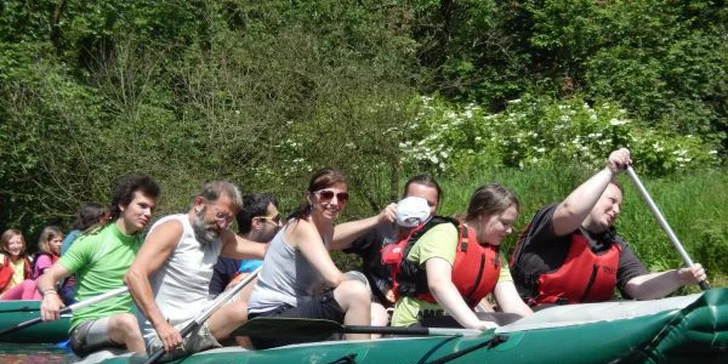 A na raftu si plavbu beze strachu užijí i děti.