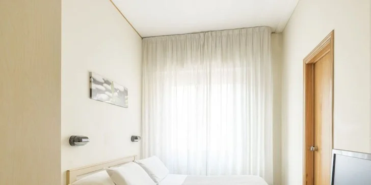 V ponuke nájdete komfortné dvojlôžkové izby kategórie Standard (14–16 m²), ktoré sú ideálne pre páry hľadajúce súkromie.