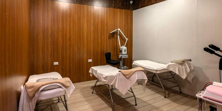 O odpočinek svalů se postará lázeňské spa centrum s masážemi. 