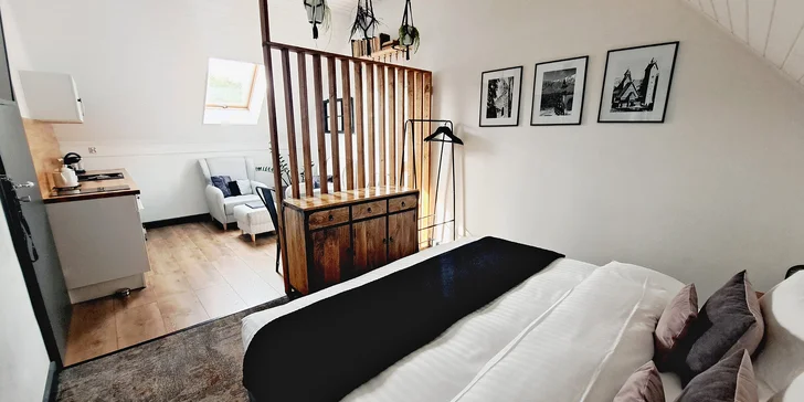 Jak do domku, tak do apartmánu se vejde až 6 osob.