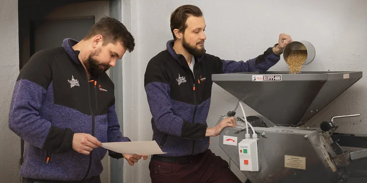 To si samozřejmě žádá náležitou degustaci – proto ochutnáte vše, co tu v tancích zraje.
