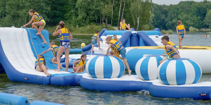 Vodní radovánky na Těrlické přehradě: aquapark, paddleboard, šlapadlo i loďka
