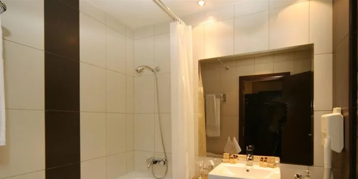 Samozřejmostí je vlastní koupelna s fénem a WC.