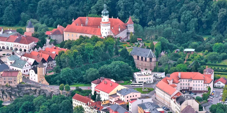 V případě zájmu si vyzkoušíte krátce pilotovat letadlo (po domluvě převzetí kniplu na pár minut v rámci letu).