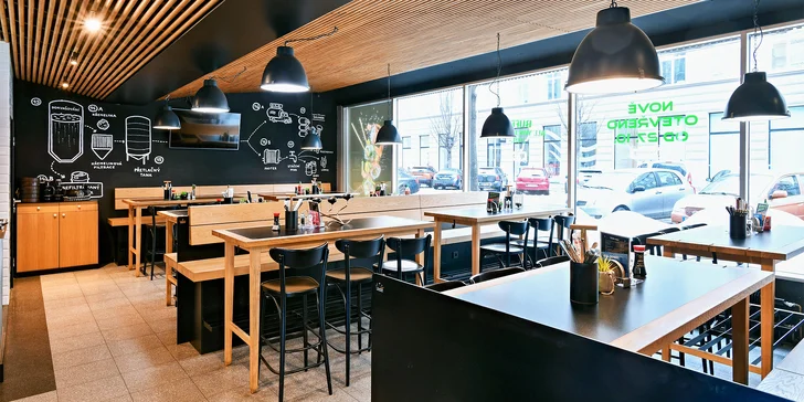 Pochutnáte si na asijských specialitách, nudlích, sushi, omáčkách s rýží i na salátech a ovoci. 