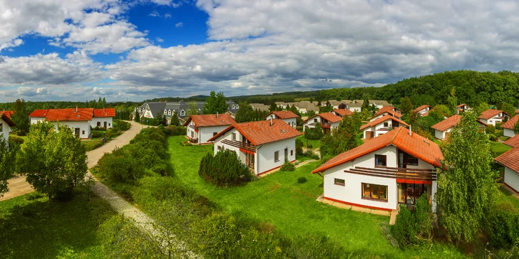 Celý resort se nachází v horách Vértes nedaleko Budapešti.