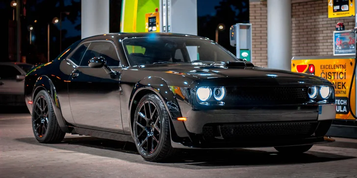 Superjízda v nadupaném Dodge Challenger: 40 minut i pronájem až na 24 hodin ve všední dny
