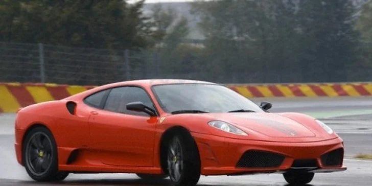 Přijďte si splnit svůj motoristický sen a prožít raketové zrychlení supersportu Ferrari F430 F1 se slevou až 50%!