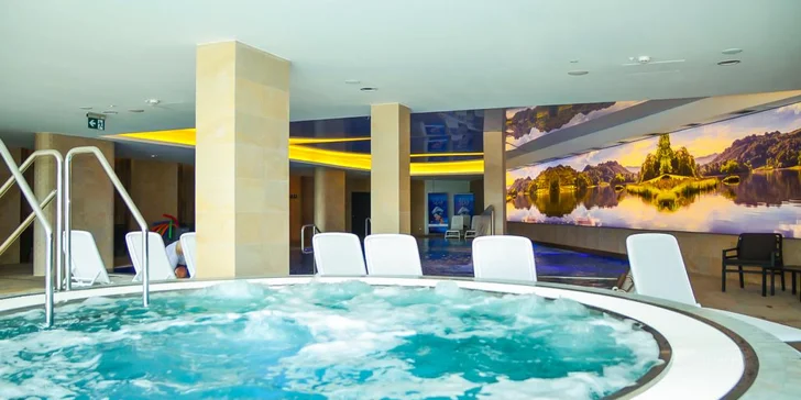 Součástí je také saunarium s 5 druhy saun, užít si také můžete kosmetické či wellness služby (vše za příplatek). 