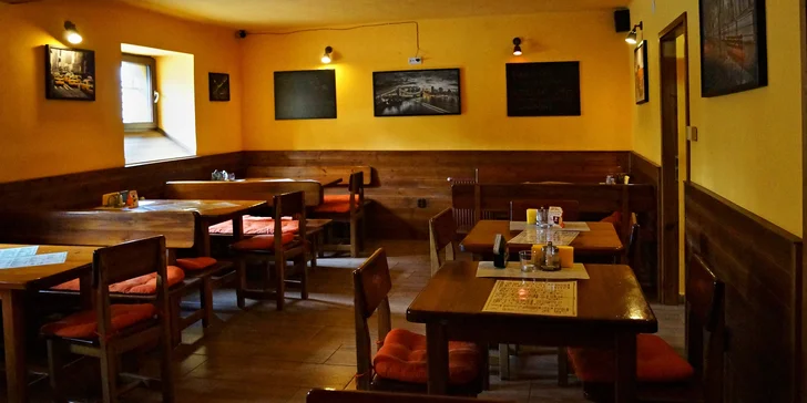 Vezměte s sebou i děti, v restauraci je dětský koutek, kde si můžou zkrátit dlouhou chvíli, zatímco vy budete dojídat svou porci dobrot.