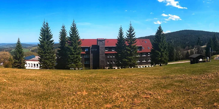 Šumavské kopce vás nadchnou, už z hotelu si užijete parádní vyhlídku.