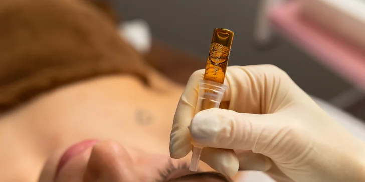 Revitalizačné ošetrenie Power C je zamerané na celkovú očistu pleti a obnovenie poškodenej pleti