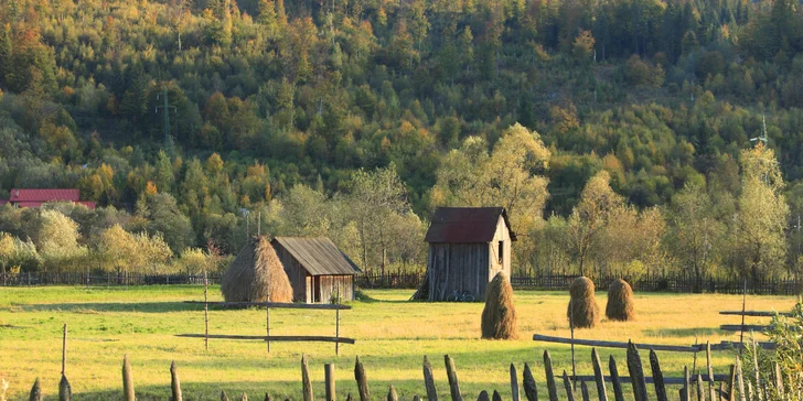V ceně zájezdu je zahrnuta doprava, služby průvodce a 3× nocleh u českých krajanů i s domácí kuchyní.