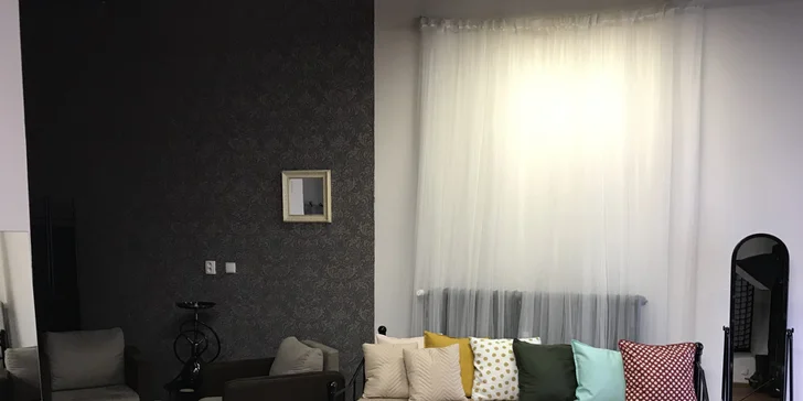 V ateliéru je k dispozici i kovová postel pro Glamour focení nebo akty.