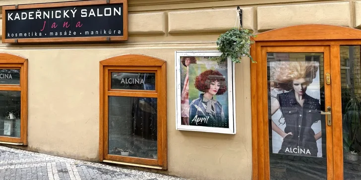 Salon se nachází cca 2 minuty chůze od zastávky Šumavská.