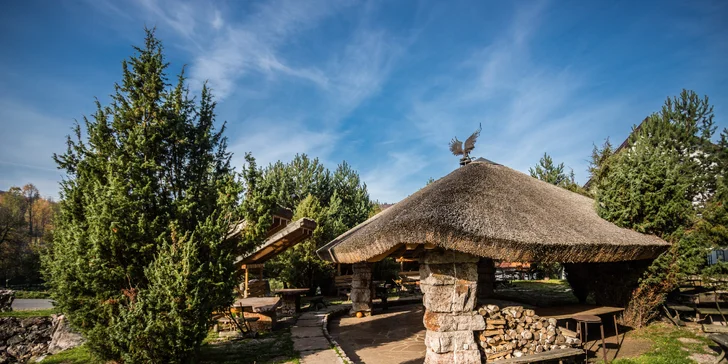 Areál hotelu se nachází uprostřed krásné přírody.