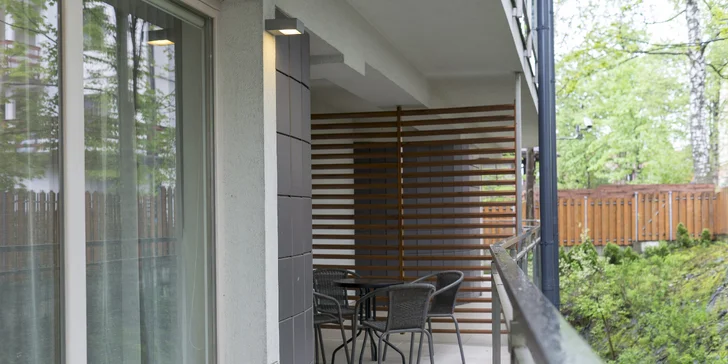 Každý apartmán disponuje balkonem nebo terasou.