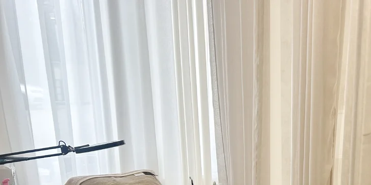 Rozmazlit se můžete s pomocí balíčku plného péče, který zahrnuje i kavitaci a nápoj podle výběru.