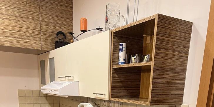  Nechce sa vám variť? Žiaden problém, stačí prejsť cez cestu, kde sú reštaurácie a potraviny.