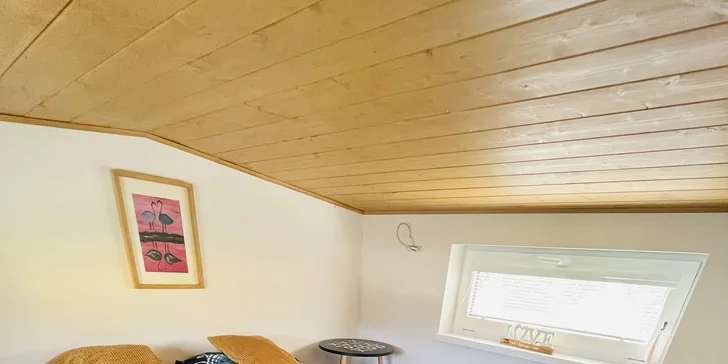 Pripravené pre vás bude útulné otvorené štúdio s manželskou posteľou, kuchynkou a kompletne zariadeným zázemím.