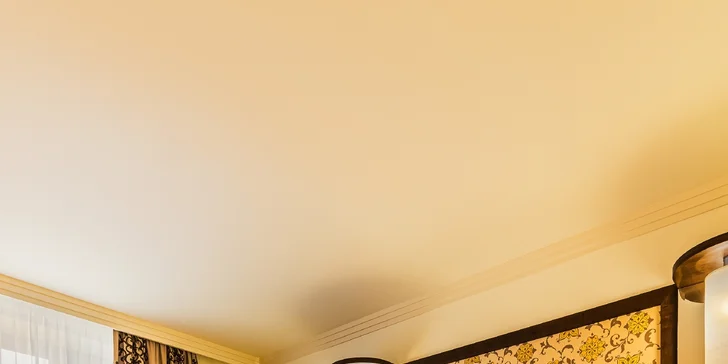 V pokoji je klimatizace, televize, minibar, trezor a Wi-Fi.