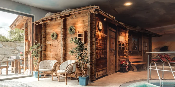 Celý hotel je zariadený v modernom horskom štýle.