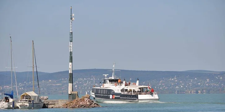 U pobytu v létě máte v ceně hodinovou plavbu po Balatonu.