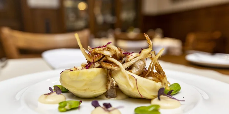 Hotelovou restauraci má pod taktovkou oceňovaný šéfkuchař Rafał Grzegorzek. 