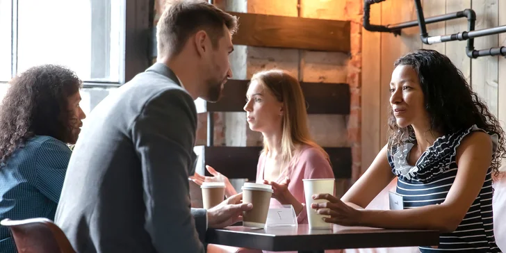 Speed dating se pořádá v Ostravě, Olomouci a Brně, vyberte si z několika termínů. 