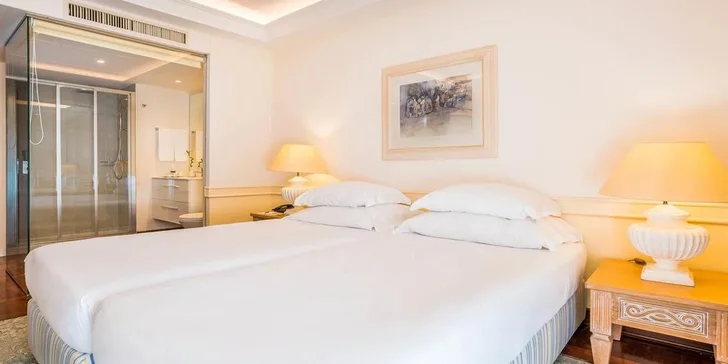 Všechny pokoje mají TV, Wi-Fi, telefon, minibar, trezor a klimatizaci. 