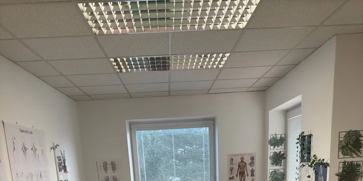 Účinek masáže zesilují teplé vulkanické kameny.