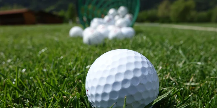 Naučíte sa základné pravidlá, osvojíte si golfovú etiketu aj správnu techniku úderov.