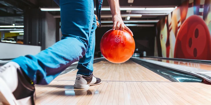 Se správnou variantou si pak můžete ještě hodinku zaházet koulemi u bowlingvé dráhy. 