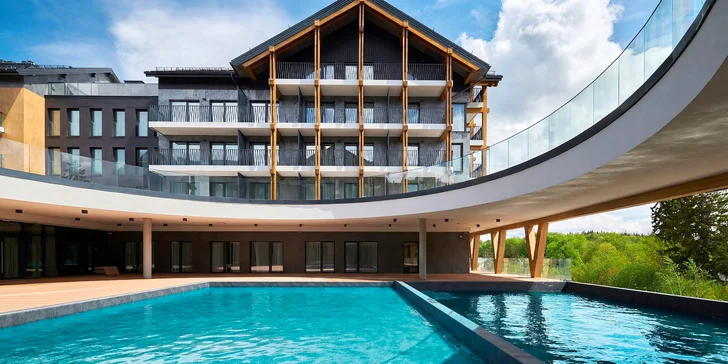 Adults only pobyt v Sklárskej Porube: raňajky, sauna, vírivka aj bazén s panoramatickým výhľadom