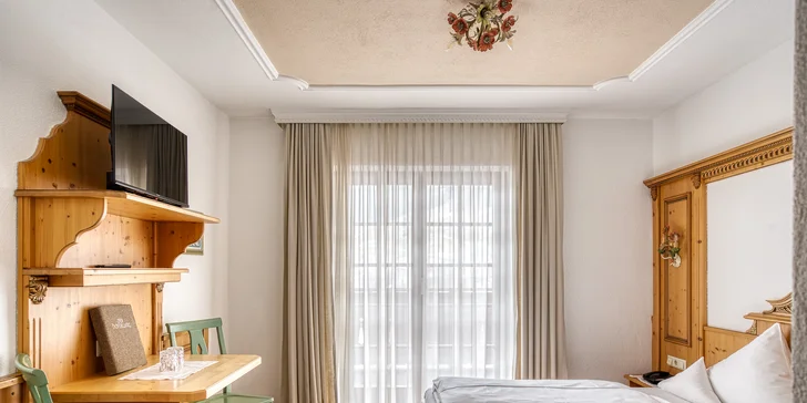 V ponuke nájdete dvojlôžkovú izbu s rozlohou 20 m² a priestrannejšiu Komfort (25 m²).