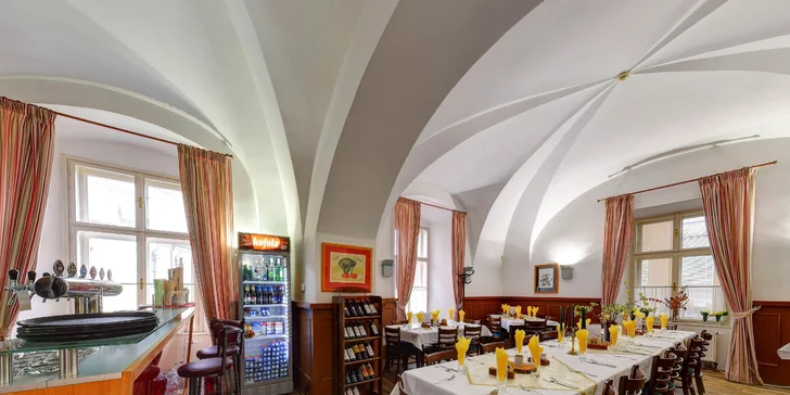 Pri romantickom variante máte v cene jedno gurmánske degustačné menu podávané na dobovom striebre.