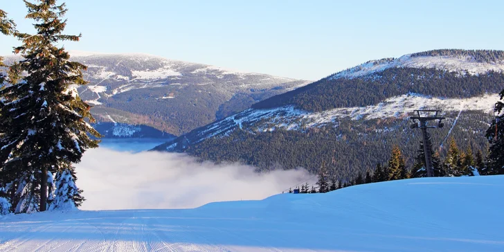 Čeká vás hotel Panorama, který leží jen minutku jízdy od sjezdovek na Svatém Petru.